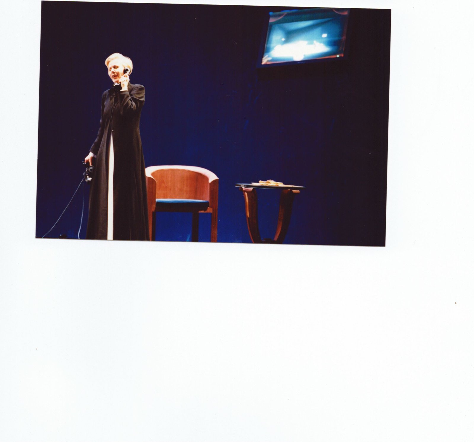 La Voix Humaine — Raina Kabaivanska al telefono, Opera Roma 2001, regia Corsetti, scene Taraborrelli